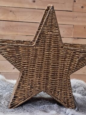 Woven Star Accent Basket in Natural Brown